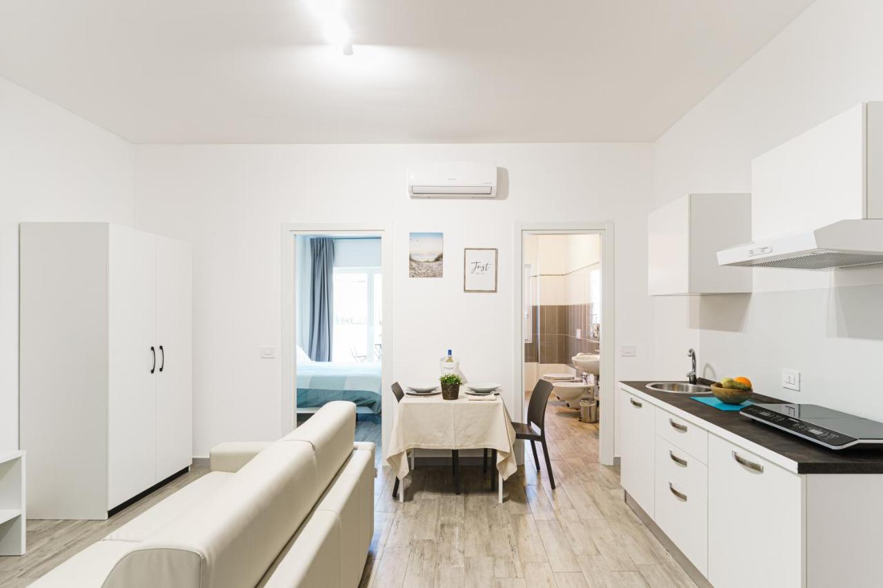 Aparthotel Le Marine Bisceglie Exterior photo