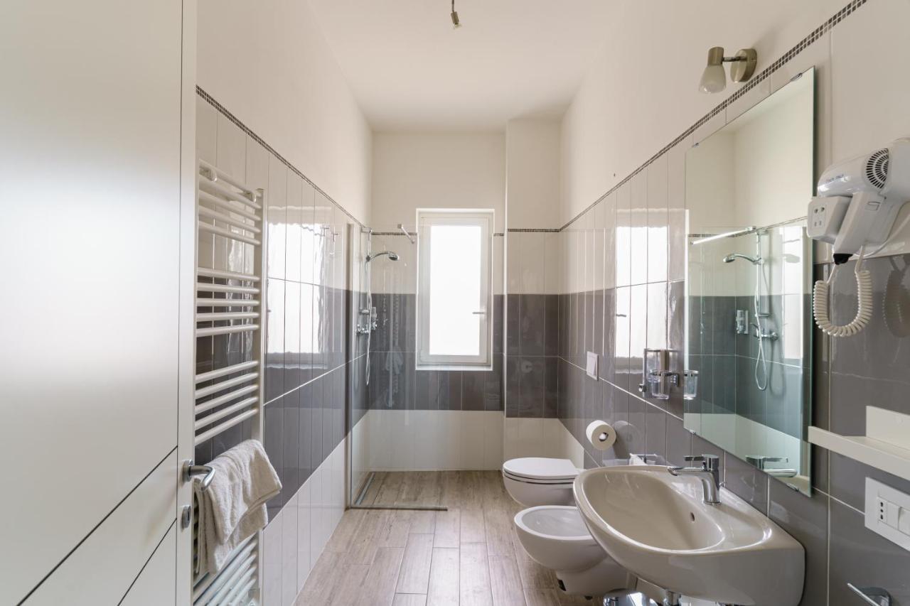Aparthotel Le Marine Bisceglie Exterior photo